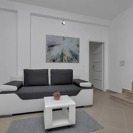 Apartment Petar With Terrace, 3min Walk To The *