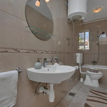 Apartment Petar With Terrace, 3min Walk To The