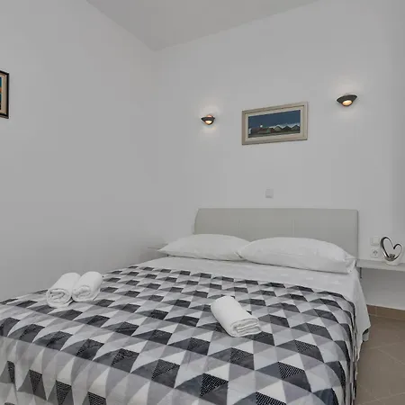 Apartment Petar With Terrace, 3min Walk To The *