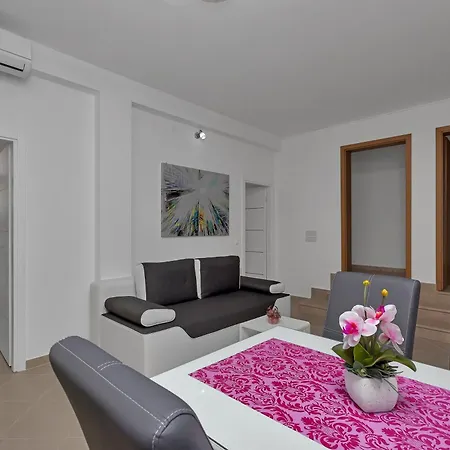 Apartment Petar With Terrace, 3min Walk To The