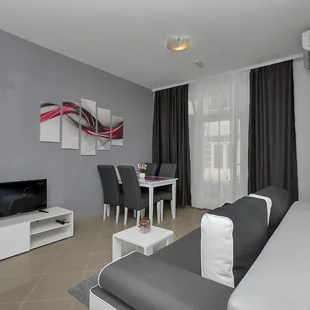 Apartment Petar With Terrace, 3min Walk To The Makarska